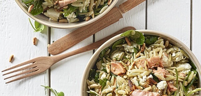 Salada-fria-de-massa-com-salmão