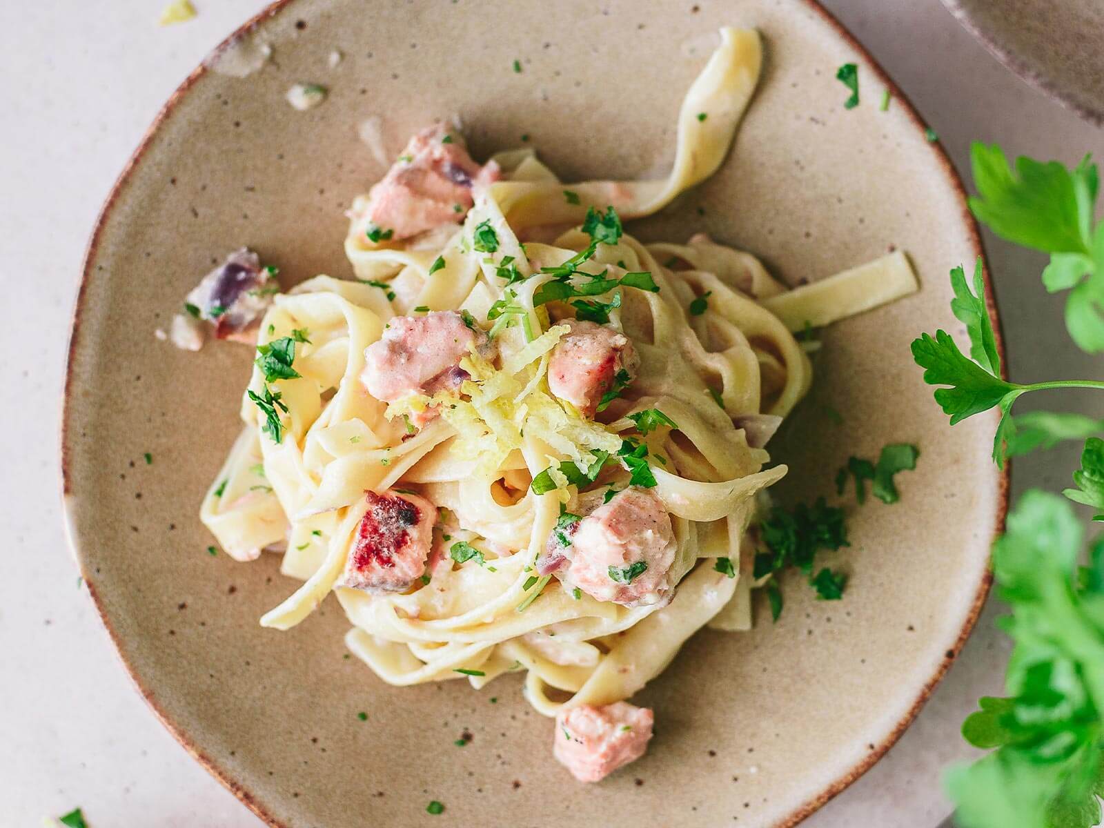 Massa com Salmão Fresco e Legumes