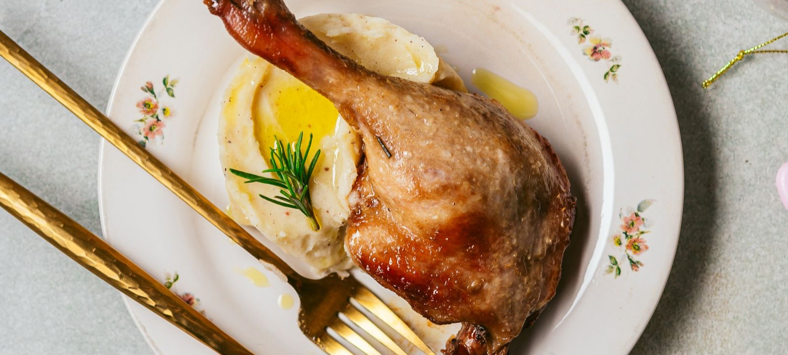 Pato Confitado com Puré Trufado